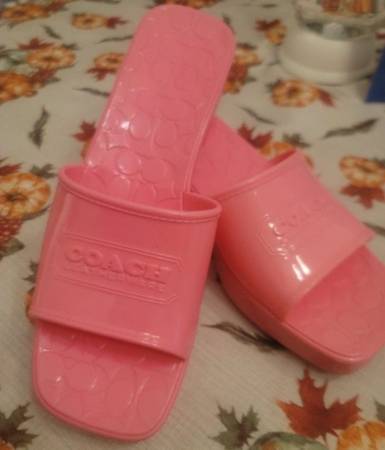 COACH Scarlett Rubber Sandal

 1