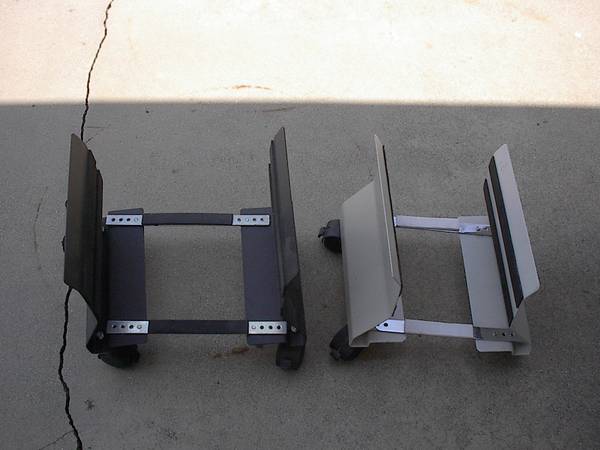 Soporte de piso para CPU/torre - $15 (La Puente)63470806924675121
