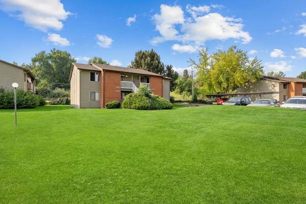 $1,375 / 2br - 892ft2 - Patios, Non-Smoking, Pool, High Speed Internet Access (Boise)63794945709571121