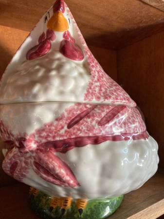 LARGE HEN COOKIE JAR 1