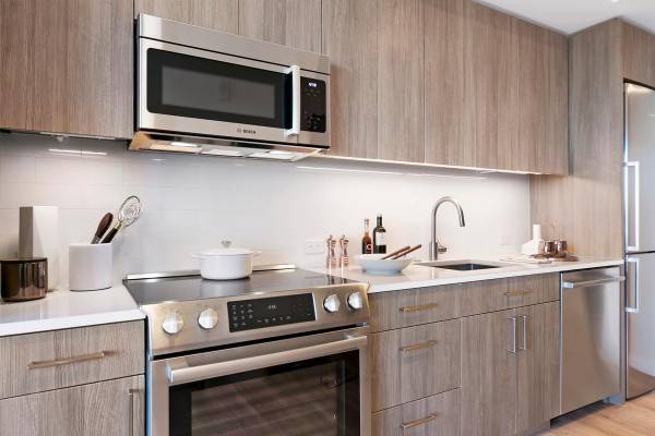 $4,045 / 1br - 883ft2 - 10 Person Spa tub, Unique ellipse-shaped building (South Lake Union)63934550658178123