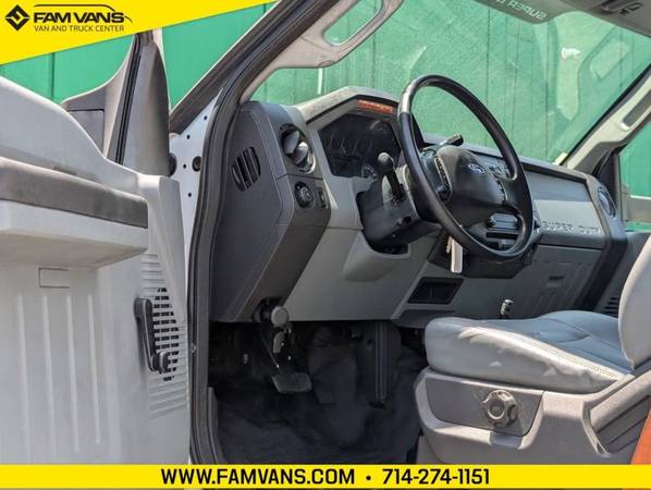 2013 Ford F-750SD 26FT - Photo 11