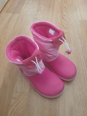 Crocs Lodgepoint Boots Sz j2 Candy Pink 1