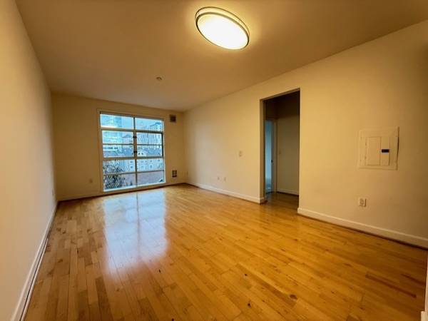 You will LOVE this 1bed/1bath Condo with great amenities and nice view 1
