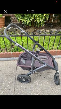 Uppababy vista stroller frame w/ wheels 1