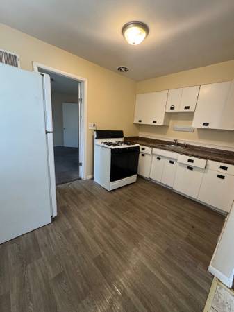 $850 / 1br - 600ft2 - Ranch Style Apartment with Off-Street Parking and Pet Friendly (Rockford)63981973203330120