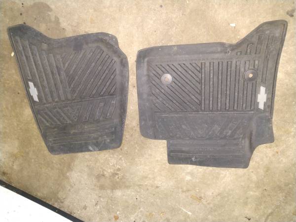Front floor mats all season Silverado 1