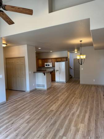 $1,995 / 2br - 1491ft2 - Westside 2 BR, 2 1/2 BA 2 Car Townhome (Colorado Springs)64150976383745124