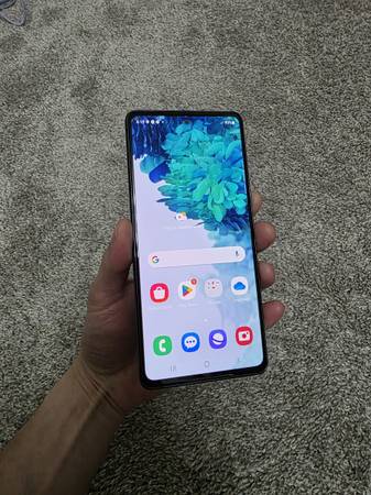 Samsung Galaxy S20 FE 5G (Unlocked) 1