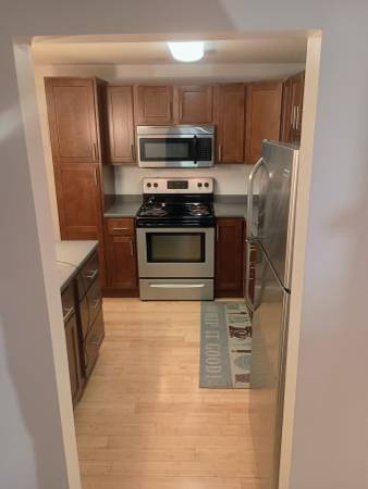 $2,100 / 2br - big 2 bed 2 bath condo  close to everything ! 2,200 (northampton)64017046547969122
