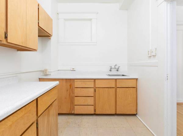 $1,295 / 1br - Hardwood Floors, Online Rent Payment + 1 Bed Apt Near TRIMET (Downtown Portland)64039222653697122