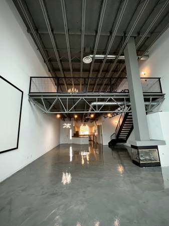 STUNNING LARGE MODERN LOFT HOME 3BED 2BATH! 1