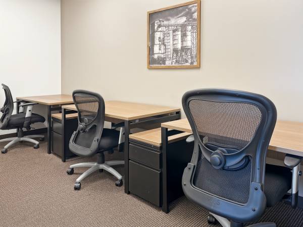 Touchdown → WORK → take-off | coworking desks 1