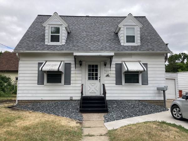 $995 / 2br - 698ft2 - 2 Bedroom, 1 Bathroom Lower Unit in Downtown Duplex with Garage (Eau Claire)63845960128001120