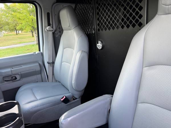 2012 Ford E-150 COMMERCIAL - Photo 14