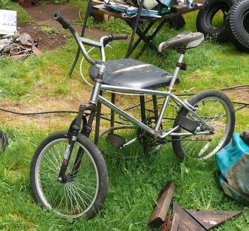 I found the fork --Chromed, chrome moly BMX bicycle made by Giant. 1