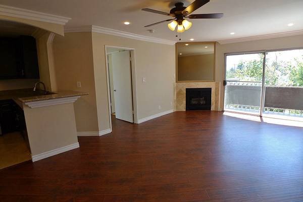$2,595 / 1br - 825ft2 - Deluxe 1 Bed, 1 Bath Apt with Balcony, Fireplace & Washer/Dryer (Toluca Lake)63700977734017120