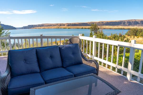 $2000.00 / 2br - 1500ft2 - Great for Contractors, RNs, Remote Workers | WaterFront | Furnished |63894342396674122