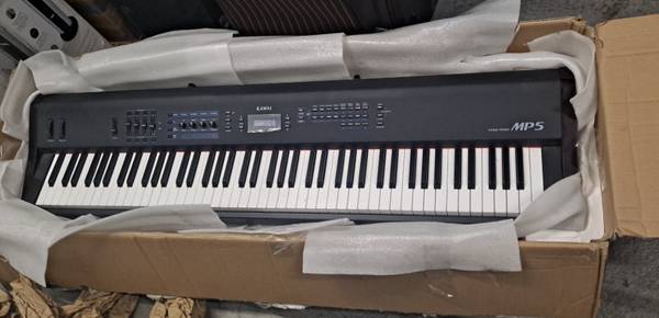 piano keyboard + stand + bench 1