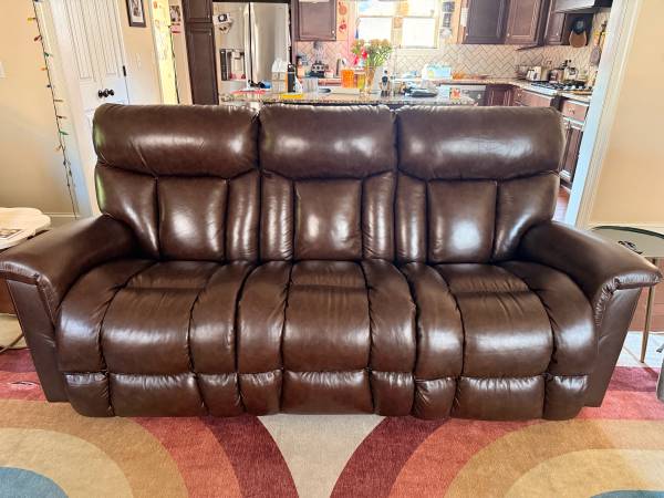 LazyBoy “Mateo” Power Wall Sofa w/headrest+lumbar 1