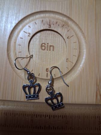 Crown earrings 1