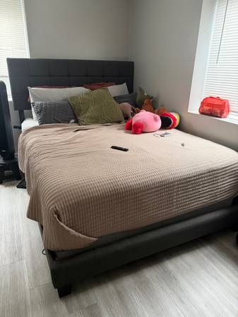 queen sized bed 1