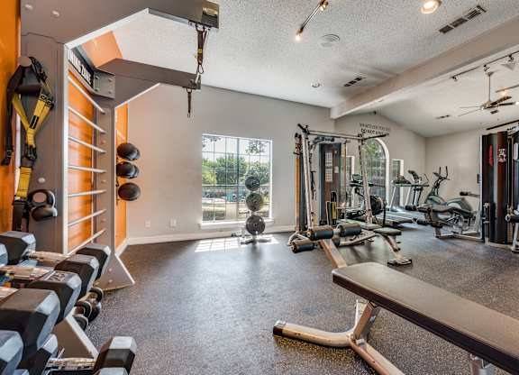 $1,375 / 1br - 748ft2 - 1/BD 1/BA, Refrigerator, Spanish Speaking Staff (1400 Esters Rd, Irving, TX)63796578805635120