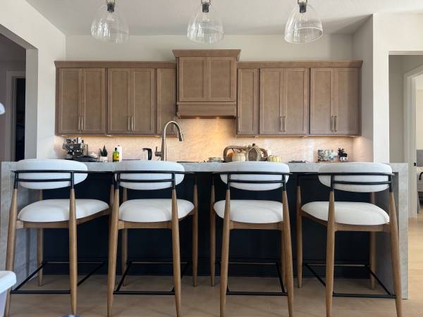 **BRAND NEW** 4 ARHUAS JAGGER COUNTER DINING STOOLS 1