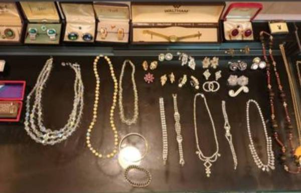 OVER 2,000 PIECES OF ANTIQUE AND VINTAGE DESIGNER COSTUME JEWELRY 1