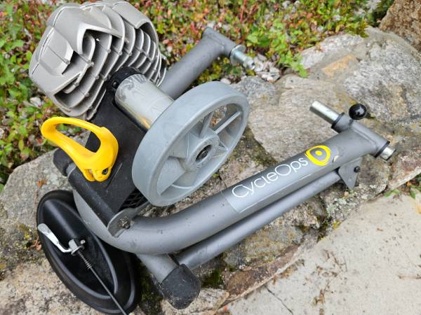 CycleOps Fluid 2 Folding Indoor Resistance Cycling Bike Trainer Cyclin 1