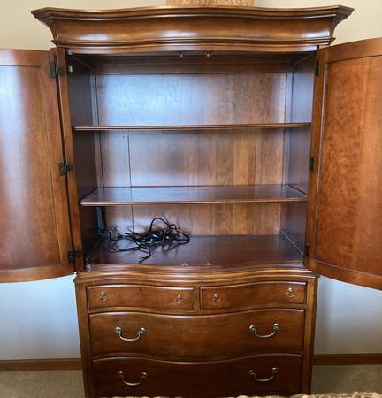 TRADITIONAL ARMOIRE - $350 (WAUKESHA)63471407338499121