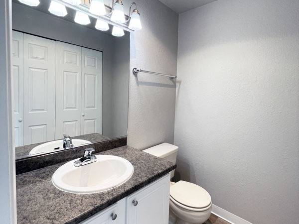 $2,999 / 2br - 1100ft2 - Bellevue 2BR apt, Tons of storage, Two-story Town Home, Modern kitchen (Redmond/Bellevue/Microsoft)63845963719169124