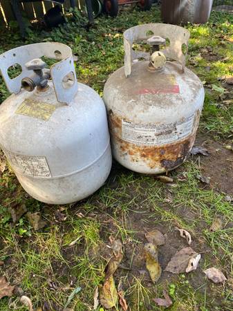 Free 2 empty propane tanks 1