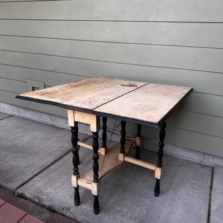 Chabby Chic Old Kitchenette Folding Table 1
