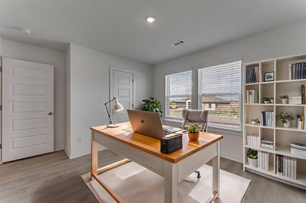 $2150.00 / 4br - 2097ft2 - What's Special64037557379330123