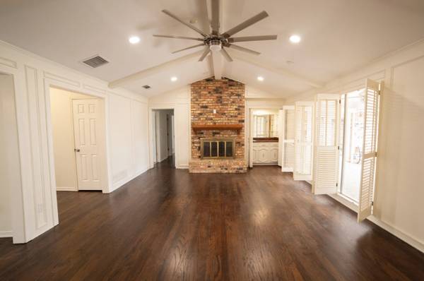 $870 / 2br - ¡Bienvenido a esta casa de 2 dormitorios y 2 baños en alquiler! (Dallas, TX)63622615567617121