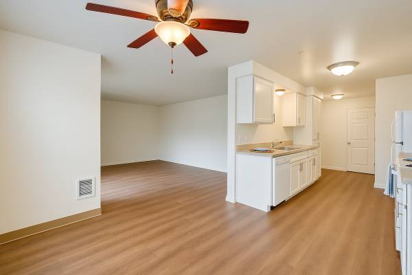 $1,495 / 2br - 918ft2 - Gorgeous 2X2 w/Full-Sized Kitchen  Vaulted Ceilings 1/2 mo free! (Keizer)63660394839681120