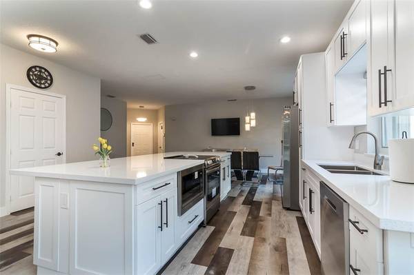 $615,000 / 3br - ██ 3/2.5 en la codiciada comunidad cerrada Regency Lakes (Coconut Creek)63825133555075122