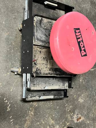 Prolift Roller stool with 3drawers 1
