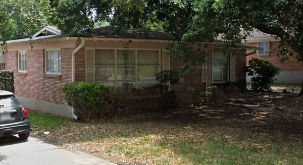 Great Location: Classic Ranch Style Home with Original Hardwood Floors 1