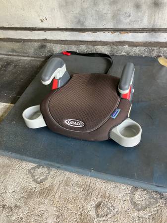 Graco Booster Seat (11-22) 1
