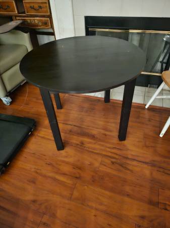 Black round dining table 1