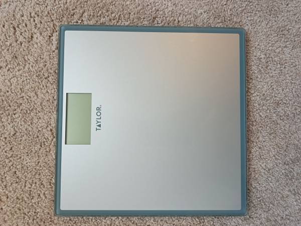 Taylor 7558 Digital Scale- Bathroom scale (AAA Batteries needed) 1
