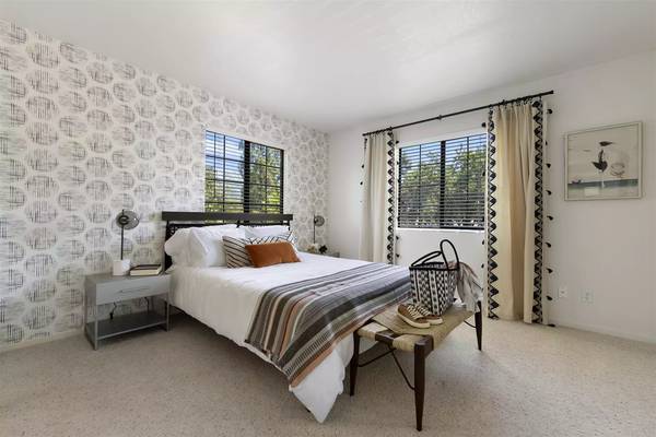 $1,945 / 2br - 960ft2 - Where every detail counts: Dive into our 2 BR, 960 Sq Ft. (Fresno - 1164 E Perrin Ave)63798508878083124
