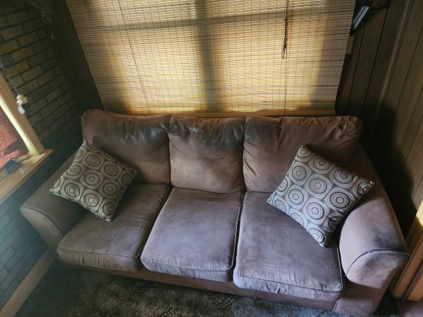 Free couch!! 1