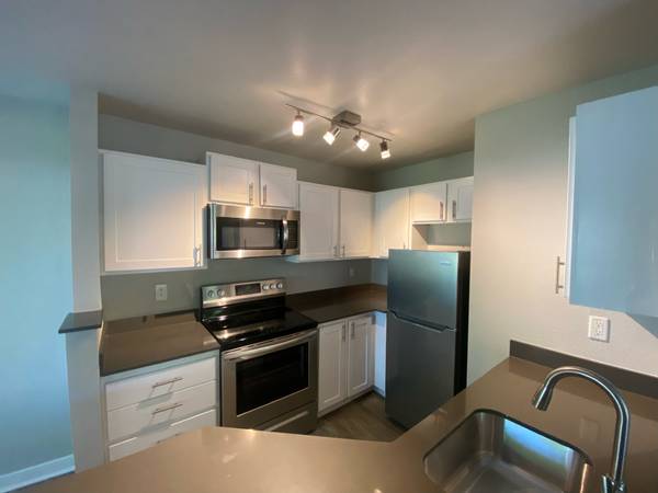 $1,602 / 1br - 683ft2 - Open 1-Bed 1-Bath w/Spacious Patio! 🔆 Enjoy the sunshine! (14300 SW Teal Blvd Beaverton, OR)63820848626433120