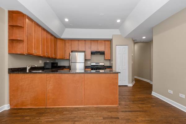 $2,000 / 2br - 1000ft2 - HOT Bronzeville 2 Bed 2 Bath with Laundry in Unit  Parking ! (Chicago)63918292596738120