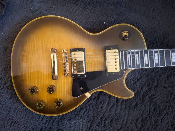 Chibson Les Paul Custom 1