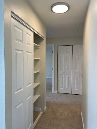 $1,950 / 2br - 860ft2 - Top-Floor 2-Bedroom with Vaulted Ceilings – Apply Now & Save! (Everett, Everett Mall Way)63884894310273123