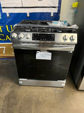 OPEN BOX SAMSUNG SLIDE IN STOVE GAS 30” 1